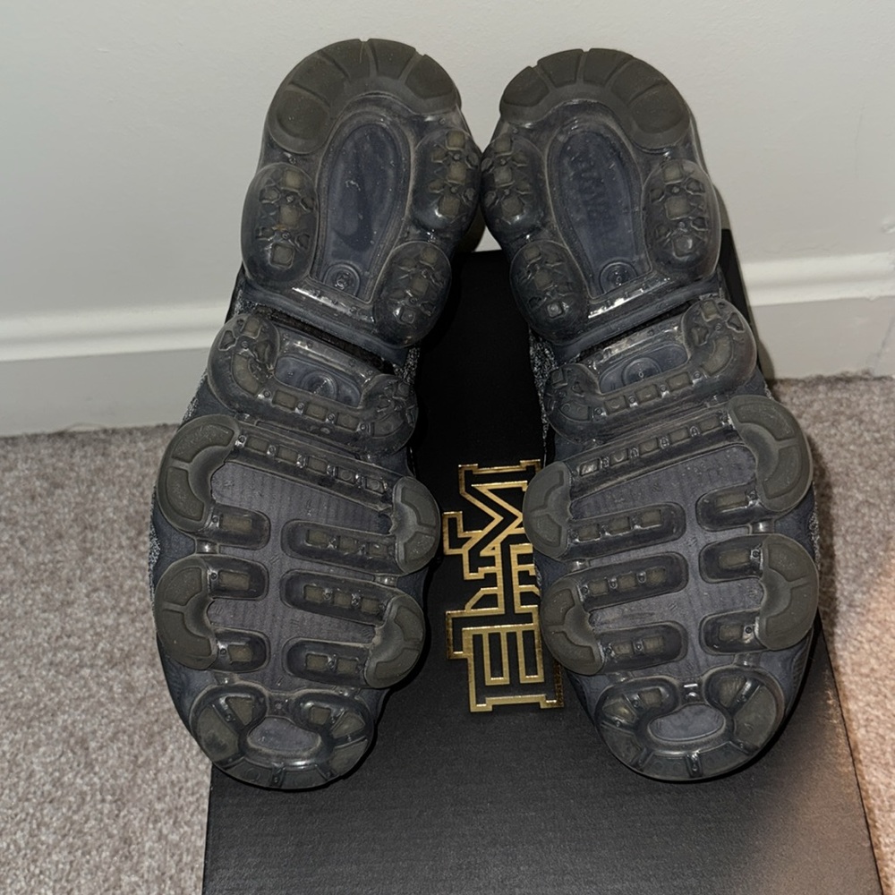 100% Authentic Nike Vapormax Sneakers - Picture 8 of 8